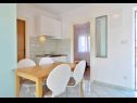 Appartamenti Josi - 150 m from sea: A1(4+1), A2(4+1), A4(4+1) Vinisce - Riviera Trogir  - Appartamento - A1(4+1): la cucina con la sala da pranzo