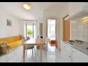 Appartamenti Josi - 150 m from sea: A1(4+1), A2(4+1), A4(4+1) Vinisce - Riviera Trogir  - Appartamento - A1(4+1): la cucina con la sala da pranzo