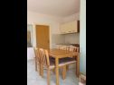 Appartamenti Josi - 150 m from sea: A1(4+1), A2(4+1), A4(4+1) Vinisce - Riviera Trogir  - Appartamento - A4(4+1): la cucina con la sala da pranzo