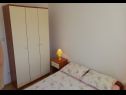 Appartamenti Josi - 150 m from sea: A1(4+1), A2(4+1), A4(4+1) Vinisce - Riviera Trogir  - Appartamento - A4(4+1): la camera da letto