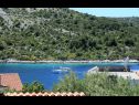Appartamenti Petar - 30m from the sea: A1(7) Vinisce - Riviera Trogir  - lo sguardo (casa e dintorni)