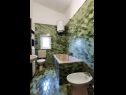 Appartamenti Petar - 30m from the sea: A1(7) Vinisce - Riviera Trogir  - Appartamento - A1(7): il bagno con la toilette