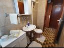 Appartamenti Srđan - 10 m from the beach : A1(4), A2(2+1), A3(4+1) Vinisce - Riviera Trogir  - Appartamento - A2(2+1): il bagno con la toilette