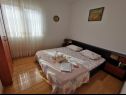 Appartamenti Srđan - 10 m from the beach : A1(4), A2(2+1), A3(4+1) Vinisce - Riviera Trogir  - Appartamento - A3(4+1): la camera da letto