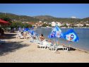 Appartamenti Mari - barbecue: A1Lile (4), A2Lile (2+2) Vinisce - Riviera Trogir  - la spiaggia