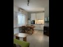 Appartamenti Jere - 30 m from beach: A1(4+1), A2(2+1) Vinisce - Riviera Trogir  - Appartamento - A1(4+1): la cucina con la sala da pranzo
