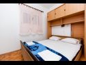 Appartamenti Jere - 30 m from beach: A1(4+1), A2(2+1) Vinisce - Riviera Trogir  - Appartamento - A2(2+1): la camera da letto