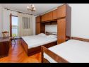 Appartamenti Jere - 30 m from beach: A1(4+1), A2(2+1) Vinisce - Riviera Trogir  - Appartamento - A1(4+1): la camera da letto