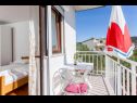 Appartamenti Jere - 30 m from beach: A1(4+1), A2(2+1) Vinisce - Riviera Trogir  - Appartamento - A1(4+1): la terrazza