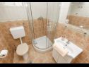 Casa vacanza More - garden shower: H(10+2) Vinisce - Riviera Trogir  - Croazia - H(10+2): il bagno con la toilette