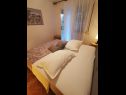 Appartamenti Srđan - 10 m from the beach : A1(4), A2(2+1), A3(4+1) Vinisce - Riviera Trogir  - Appartamento - A1(4): la camera da letto