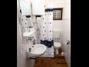 Appartamenti Ivan  - 15 m from beach: A1(7), SA2(2), A3(2+1) Vinisce - Riviera Trogir  - Appartamento - A1(7): il bagno con la toilette