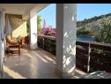 Appartamenti Ivan  - 15 m from beach: A1(7), SA2(2), A3(2+1) Vinisce - Riviera Trogir  - Appartamento - A1(7): la terrazza