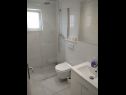 Appartamenti Ivan  - 15 m from beach: A1(7), SA2(2), A3(2+1) Vinisce - Riviera Trogir  - Appartamento - A3(2+1): il bagno con la toilette