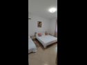 Appartamenti Marino - with parking : A1(4+2), A2(4+2) Vinisce - Riviera Trogir  - Appartamento - A2(4+2): la camera da letto