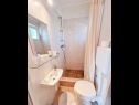Casa vacanza Dinko - 20 m from sea: H(4+1) Vinisce - Riviera Trogir  - Croazia - H(4+1): il bagno con la toilette