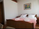 Appartamenti Nada - 100 m from beach: A1 Lijevi(2), A2 Desni (2), SA4 Mali(2) Kali - Isola di Ugljan  - Appartamento - A2 Desni (2): la camera da letto