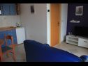 Appartamenti Ružica - 50m from the sea A1-Ruža(4), A2-Magnolija(3), A3-Orhideja(4) Lukoran - Isola di Ugljan  - Appartamento - A2-Magnolija(3): la cucina con la sala da pranzo