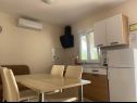 Appartamenti Ružica - 50m from the sea A1-Ruža(4), A2-Magnolija(3), A3-Orhideja(4) Lukoran - Isola di Ugljan  - Appartamento - A3-Orhideja(4): la cucina con la sala da pranzo