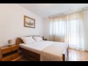 Appartamenti Tiho - 10m from the beach: SA1 potkrovlje(2+1), A2 1. kat(4+1) Preko - Isola di Ugljan  - Appartamento - A2 1. kat(4+1): la camera da letto