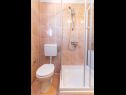 Appartamenti Tiho - 10m from the beach: SA1 potkrovlje(2+1), A2 1. kat(4+1) Preko - Isola di Ugljan  - Appartamento - A2 1. kat(4+1): il bagno con la toilette