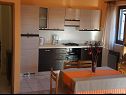 Appartamenti MiMa - 150 m from the beach: A1(2+2), A3(5), A2(2+2) Susica - Isola di Ugljan  - Appartamento - A1(2+2): la cucina con la sala da pranzo