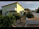 Appartamenti Mili- 50 m from beach and economical A1(6) Sutomiscica - Isola di Ugljan  - il parcheggio