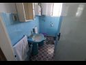 Appartamenti Mili- 50 m from beach and economical A1(6) Sutomiscica - Isola di Ugljan  - Appartamento - A1(6): il bagno con la toilette