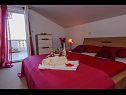 Appartamenti Tin - comfortable apartment near beach: A1 (4) Ugljan - Isola di Ugljan  - Appartamento - A1 (4): la camera da letto