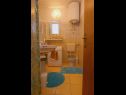 Appartamenti Tin - comfortable apartment near beach: A1 (4) Ugljan - Isola di Ugljan  - Appartamento - A1 (4): il bagno con la toilette