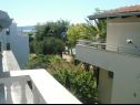 Appartamenti e camere Aleksandra - 10 m from sea: A1 lijevi(2+2), A2 desni(2+2), A3(4+1), A4(2+2), R7(2), A5(4), A6(4+1) Bibinje - Riviera Zadar  - Appartamento - A3(4+1): lo sguardo dal balcone
