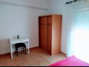 Appartamenti e camere Aleksandra - 10 m from sea: A1 lijevi(2+2), A2 desni(2+2), A3(4+1), A4(2+2), R7(2), A5(4), A6(4+1) Bibinje - Riviera Zadar  - Appartamento - A3(4+1): la camera da letto