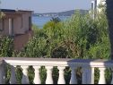 Appartamenti e camere Aleksandra - 10 m from sea: A1 lijevi(2+2), A2 desni(2+2), A3(4+1), A4(2+2), R7(2), A5(4), A6(4+1) Bibinje - Riviera Zadar  - Appartamento - A5(4): lo sguardo dalla terrazza