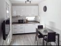 Appartamenti Fuzi - 50 m from sea: A1(2+1), SA4(2) Bibinje - Riviera Zadar  - Studio appartamento - SA4(2): la cucina con la sala da pranzo