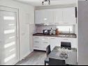 Appartamenti Fuzi - 50 m from sea: A1(2+1), SA4(2) Bibinje - Riviera Zadar  - Studio appartamento - SA4(2): la cucina con la sala da pranzo