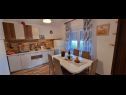 Appartamenti Julijana - economy apartment A1(6) Bibinje - Riviera Zadar  - Appartamento - A1(6): la cucina con la sala da pranzo