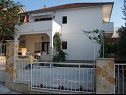 Appartamenti Dusko - free parking A1(2+2) Gornji Karin - Riviera Zadar  - la casa