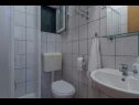 Appartamenti Blue Skies - 30 m from the sea: A1(4+1), A2(2+2), SA3(2+1) Ljubac - Riviera Zadar  - Appartamento - A2(2+2): il bagno con la toilette