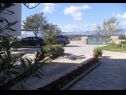 Appartamenti Blue Skies - 30 m from the sea: A1(4+1), A2(2+2), SA3(2+1) Ljubac - Riviera Zadar  - il cortile