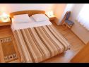Appartamenti Remi - 300 m from sea: A1(4+2), A2(2+2), A3(2+2) Nin - Riviera Zadar  - Appartamento - A1(4+2): la camera da letto