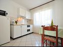 Appartamenti Mirko - 100m from the sea: A2(9) Nin - Riviera Zadar  - Appartamento - A2(9): la cucina con la sala da pranzo