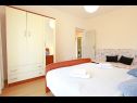 Appartamenti Nika - nice garden: A1(2), A2(4+1), A3(6), A4(2) Nin - Riviera Zadar  - Appartamento - A2(4+1): la camera da letto