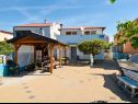 Appartamenti Mimi - free parking and barbecue: A1(2+2), A2(2+2) Nin - Riviera Zadar  - la casa