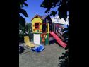 Appartamenti Vjeko - 200 m from sea: 1 - A1(2+2), 2 - B1(2+2) Nin - Riviera Zadar  - parco giochi per i bambini