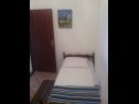 Appartamenti Vjeko - 200 m from sea: 1 - A1(2+2), 2 - B1(2+2) Nin - Riviera Zadar  - Appartamento - 1 - A1(2+2): la camera da letto