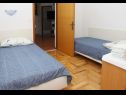Appartamenti Mari - 100 m from beach: A1(4), A2(4) Petrcane - Riviera Zadar  - Appartamento - A1(4): la camera da letto