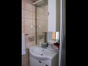 Appartamenti Kike - 60 meters from the beach: A1(4+1), A2(4+1), A3(4+1), SA1(2) Petrcane - Riviera Zadar  - Studio appartamento - SA1(2): il bagno con la toilette