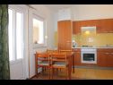 Appartamenti Ante - 50m from the sea: A1 plavi(2+2), A2 zuti(2+2) Posedarje - Riviera Zadar  - Appartamento - A2 zuti(2+2): la cucina con la sala da pranzo