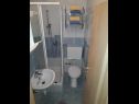Appartamenti Mediteran - private parking: A1(2+1) Privlaka - Riviera Zadar  - Appartamento - A1(2+1): il bagno con la toilette