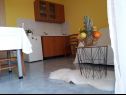 Appartamenti Mediteran - private parking: A1(2+1) Privlaka - Riviera Zadar  - Appartamento - A1(2+1): la cucina con la sala da pranzo